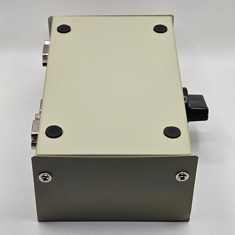 Manhattan Data Switch 150576 Beige VGA HD15 2-Port Manual A/B Box Shielded Metal